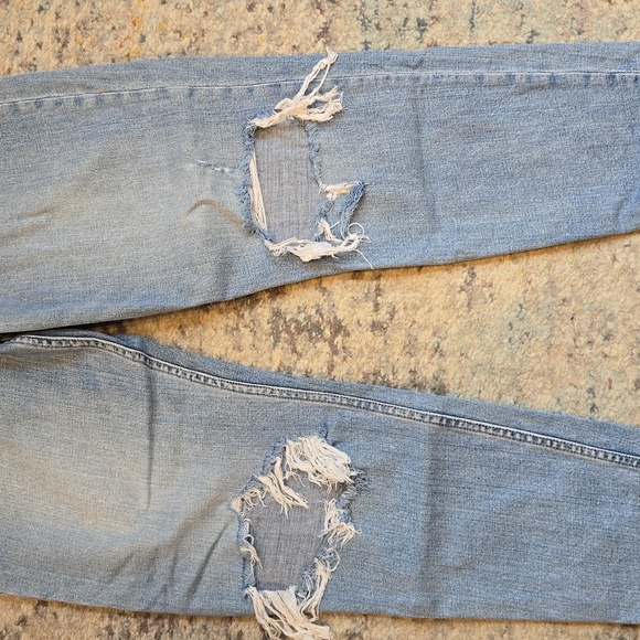 Abercrombie Classic Fit Mom High Rise Jeans | Size 28 - Picture 5 of 6